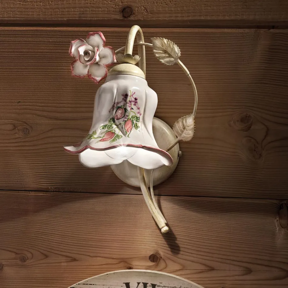 Wandleuchte aus Metall und handverzierter Keramik mit Rose - Pisa Viadurini