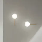 Wandleuchte mit LED aus goldlackiertem Metall und mundgeblasenem Glas - Ailanto Viadurini