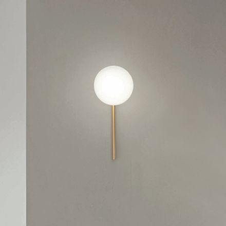 Wandleuchte mit LED aus goldlackiertem Metall und mundgeblasenem Glas - Ailanto Viadurini