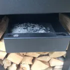 Barbecue mit Feuerbetrieb, Kochplatte und Holzhalterung - Giorgione Viadurini