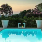 Bio-Bodenkamin aus weiß lackiertem Metall und gehärtetem Glas - Pelide Viadurini