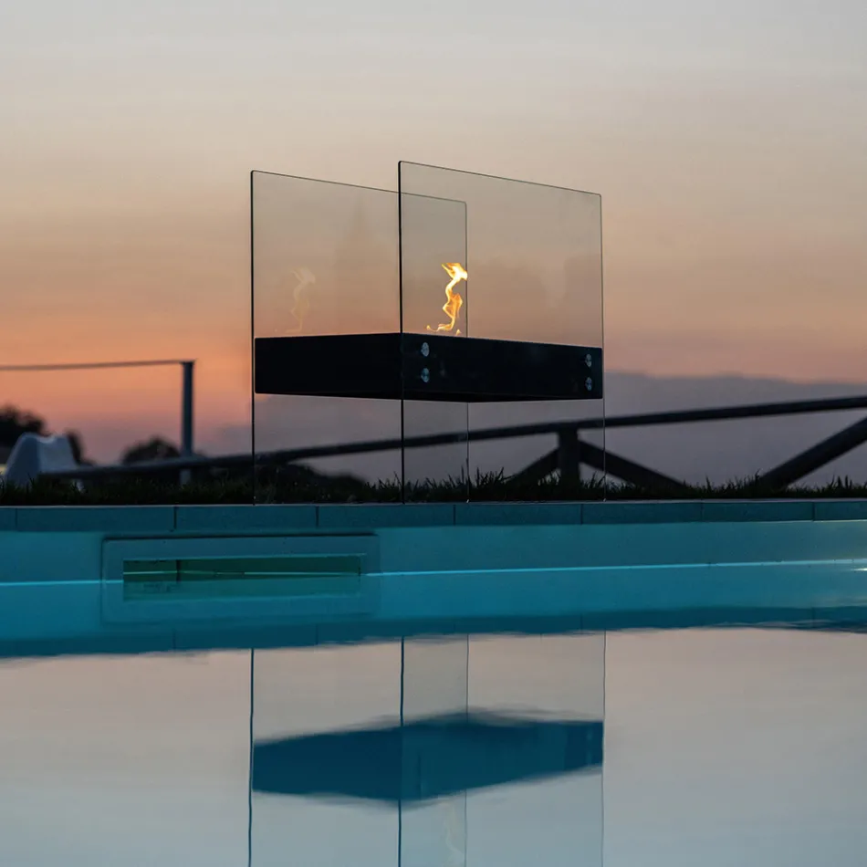 Bioethanol-Bodenkamin aus schwarzem Metall und gehärtetem Glas - Violante Viadurini