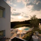 Design-Chaiselongue für den Außenbereich aus weißem Polyethylen, hergestellt in Italien – Ervin Viadurini