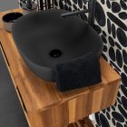 Schwarze Badezimmerkomposition mit Teakholzschrank und hochwertigen Accessoires - Sylviane Viadurini