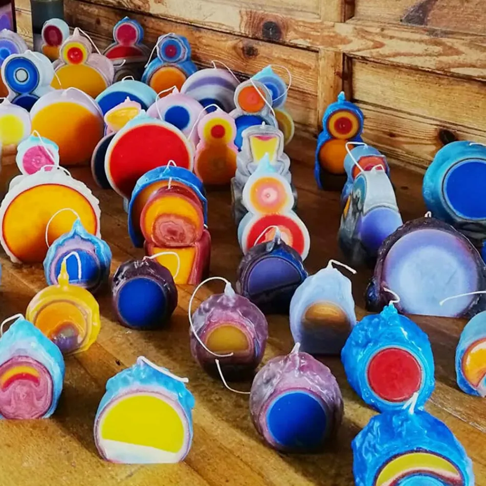 Zusammensetzung aus 3 farbigen Wachskerzen, Einzelstücke, hergestellt in Italien – Dela Viadurini