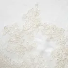 Quadratischer Kissenbezug aus weißem Leinen mit dekorativer Spitze an den Rändern und Rüschen – Priscilla Viadurini