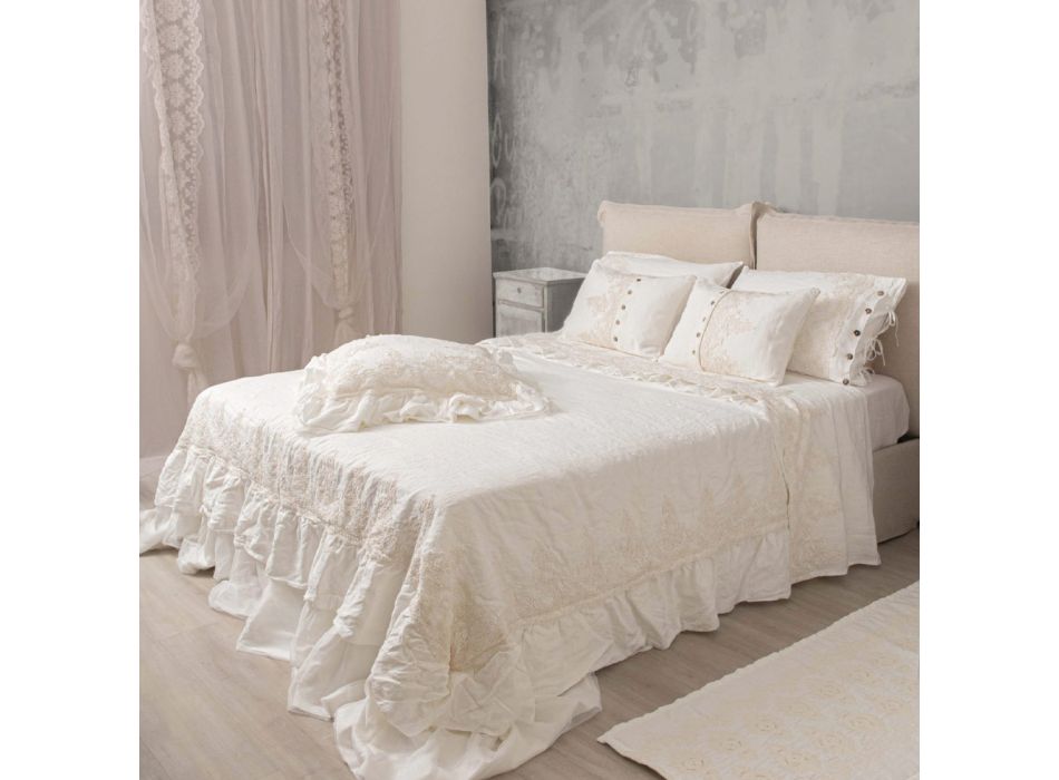 Quadratischer Kissenbezug aus weißem Leinen mit dekorativer Spitze an den Rändern und Rüschen – Priscilla Viadurini