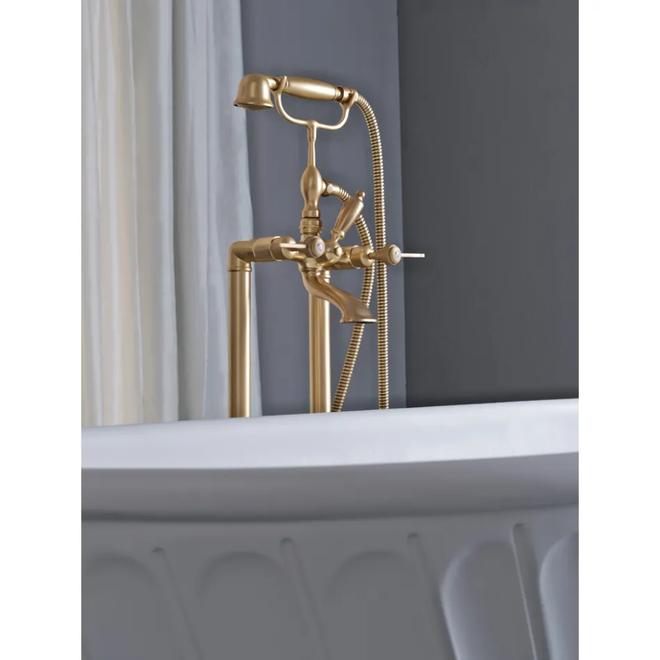 Bodenstehende Badewanne mit Handbrause und flexiblem Schlauch Made in Italy - Milano Viadurini