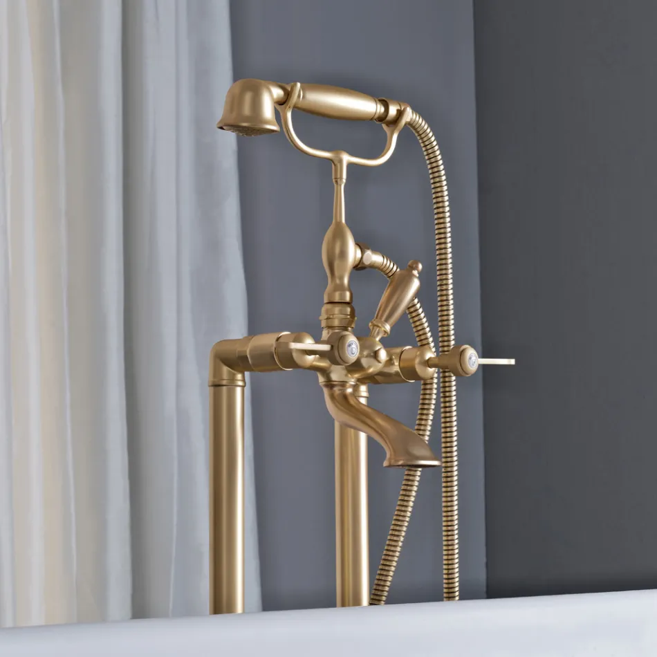 Bodenstehende Badewanne mit Handbrause und flexiblem Schlauch Made in Italy - Milano Viadurini