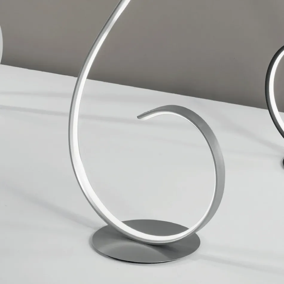 LED-Stehlampe mit Design-Klack lackierter Metallstruktur Viadurini