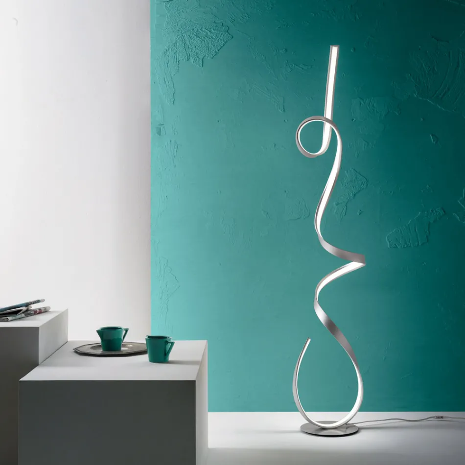 Stehlampe mit Struktur aus lackiertem Metall mit LED-Licht - Lumino Viadurini