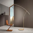 Stehlampe aus in verschiedenen Farben lackiertem Metall und dimmbarer LED – Ahorn Viadurini