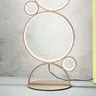 Moderne LED-Stehlampe aus gold oder silber lackiertem Metall - Punto Viadurini