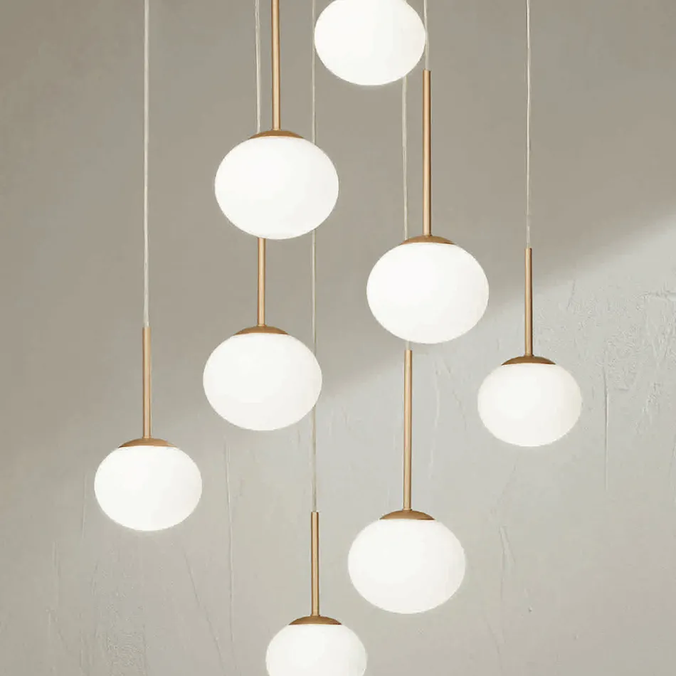 Kronleuchter mit 8 LEDs aus goldlackiertem Metall und mundgeblasenem Glas – Ailanto Viadurini