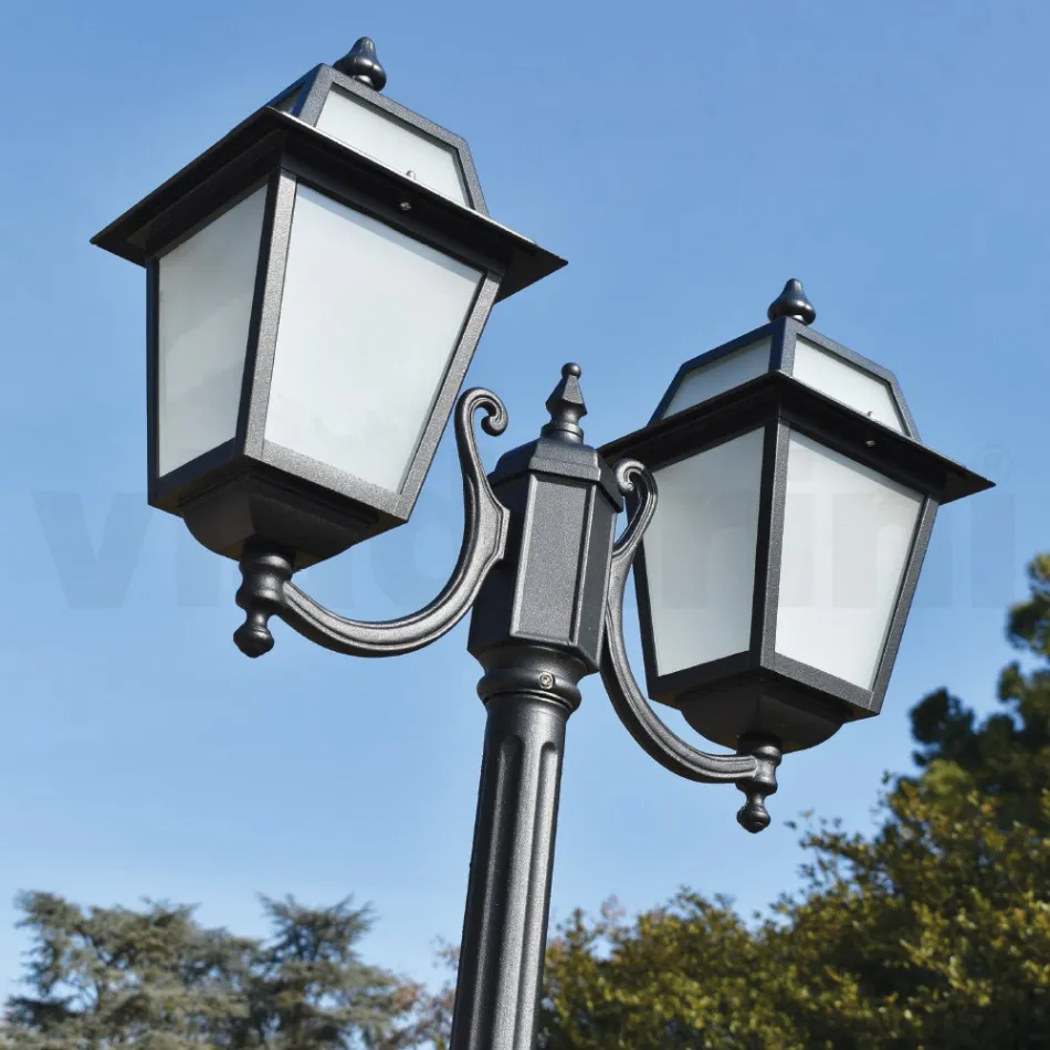 Gartenlaternenpfahl 238 cm hoch aus anthrazitfarbenem Aluminium und sandgestrahltem Glas - Elric Viadurini