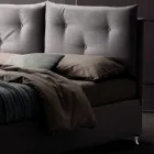 Doppelbett 160x190 mit dekorativen Knöpfen in den Kissen - Strahlen Viadurini