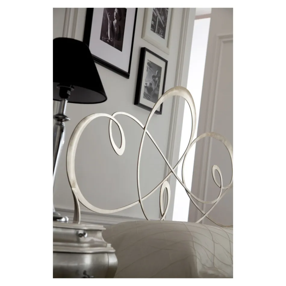 Doppelbett mit massivem Eisenkopfteil, hergestellt in Italien – Nebbia Viadurini