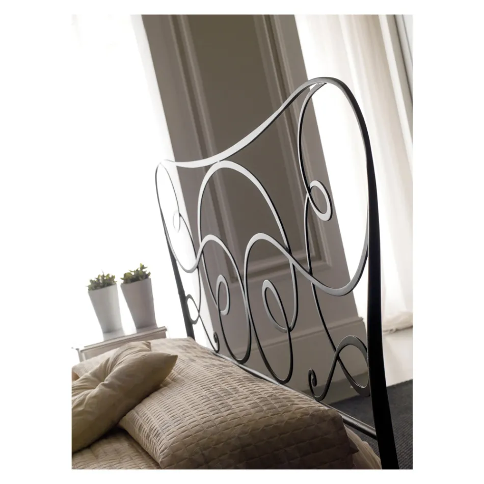 Doppelbett aus Eisen mit optionalem Fußteil, hergestellt in Italien – Lampo Viadurini