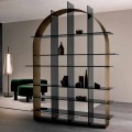 Freistehendes gewölbtes Bücherregal aus Rauchglas und gebürstetem Bronze-Design - Marco