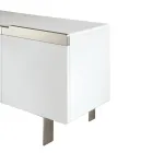 Wohnzimmer-Sideboard mit 4 MDF-Türen, Weiß- und Nickel-Finish, hergestellt in Italien – Emie Viadurini