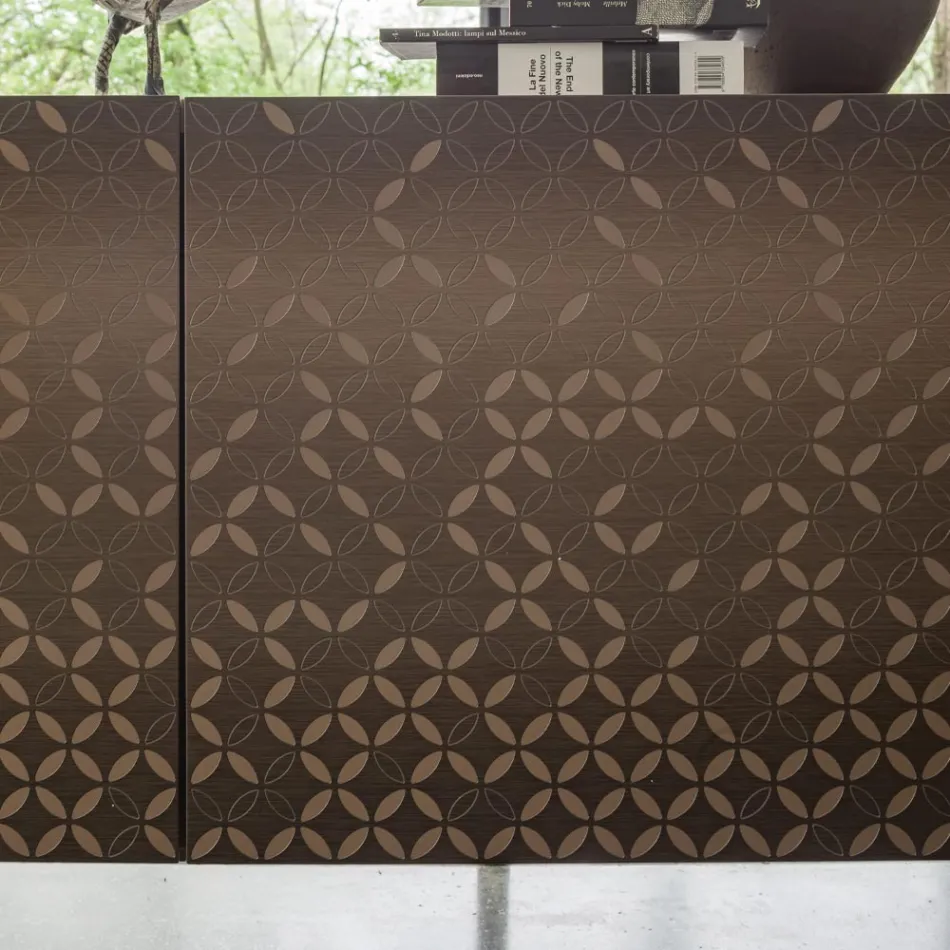 Metallic-Moka-lackiertes Wohnzimmer-Sideboard mit 3D-Dekoration, hergestellt in Italien – Ahorn Viadurini