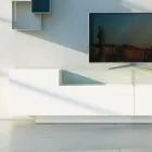 Sideboard aus weißem MDF mit Glaskasten und Sockelfuß Made in Italy - Kisha Viadurini