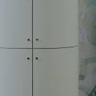 Badezimmerschrank mit vier Türen, die 3 Regale schließen, hergestellt in Italien – Candy Viadurini