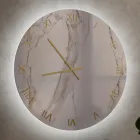Wanduhr aus Glas in Calacatta-Marmor-Optik mit Messingzeigern - Axis Viadurini