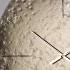 Wellenförmige Wanduhr aus Fusingglas mit Messingzeigern - Radia Viadurini