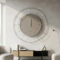 Moderne Wanduhr Adalgiso aus farbigem Stahl, hergestellt in Italien