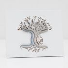 Lasergravierte weiße Tafel mit Baum und Familie, hergestellt in Italien – Helga Viadurini