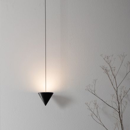 Wire Stehlampe aus schwarzem Aluminium und Kegel Tolles minimalistisches Design - Mercado Viadurini