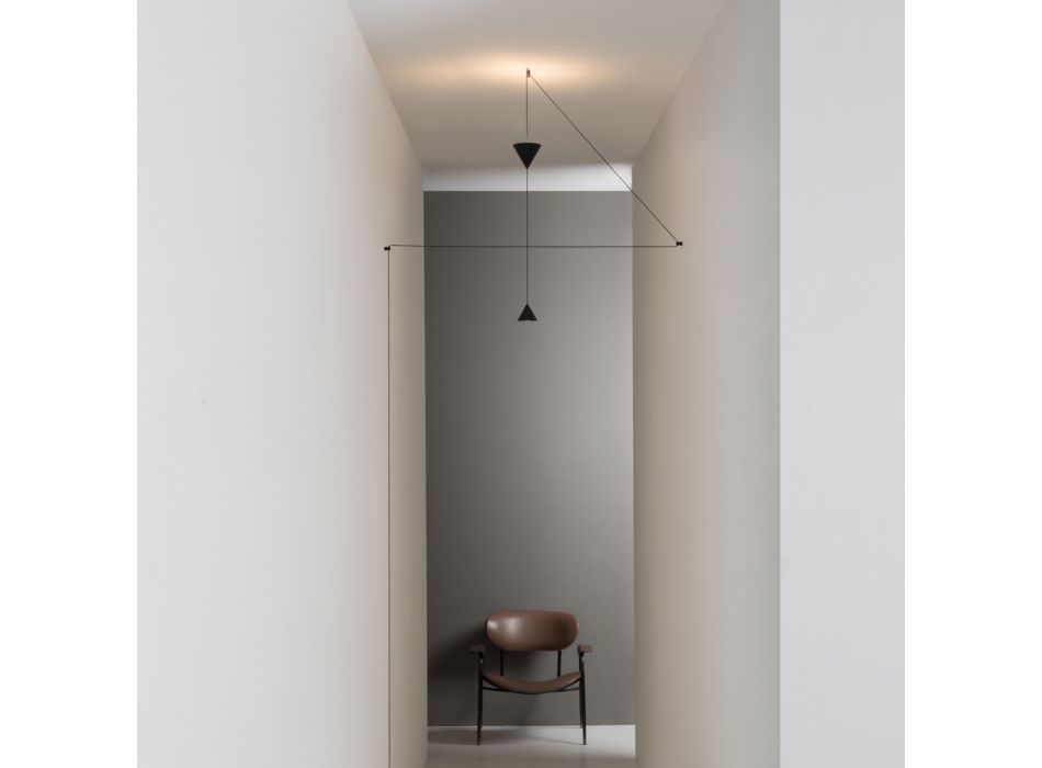 Stehlampe aus schwarzem Aluminium und minimalistischem Doppelkegel-Design - Mercado Viadurini