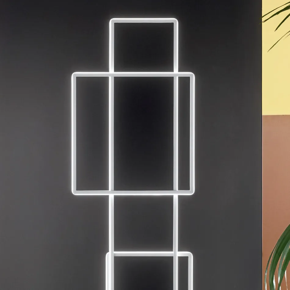 Design-LED-Stehlampe aus Gold oder Silber lackiertem Metall - Formal Viadurini