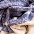 Ultraweiches und flauschiges Plaid aus Wollmischung, hergestellt in Italien – Caldoso Viadurini