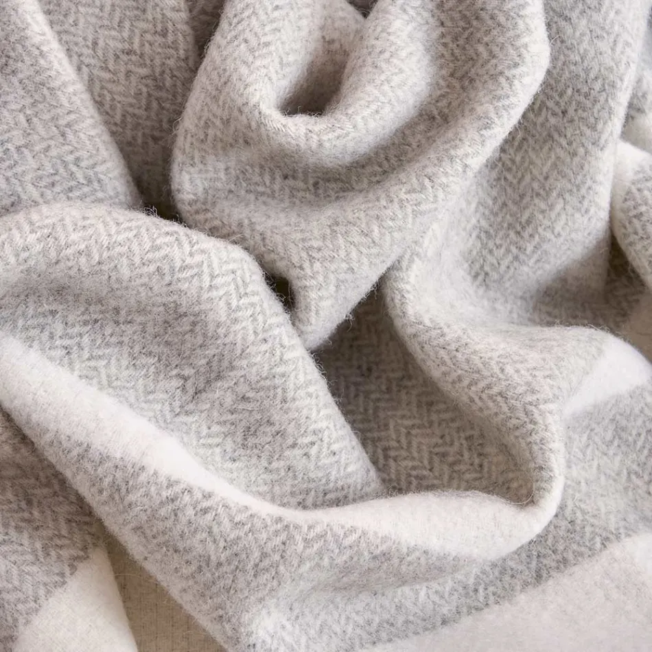 Ultraweiches und flauschiges Plaid aus Wollmischung, hergestellt in Italien – Caldoso Viadurini