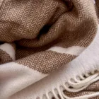 Ultraweiches und flauschiges Plaid aus Wollmischung, hergestellt in Italien – Caldoso Viadurini