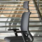 Ökologischer drehbarer ergonomischer Design-Bürosessel mit Kopfstütze - Meliva Viadurini