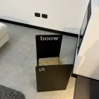 Moderner Holzhalter in minimalem Design aus schwarzem Stahl mit Gravur - Altano Viadurini