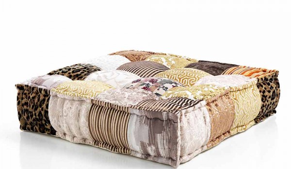 Quadratischer Sitzpuff aus Patchwork-Stoff oder Ethnic Design Velvet