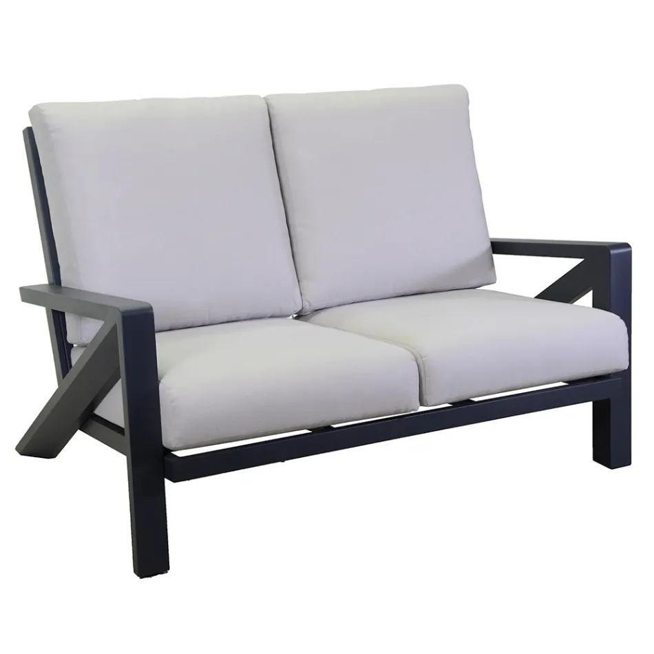 Wohnzimmer, bestehend aus Sofa, Couchtisch und Sesseln mit Fußstütze - Anschlagtafel Viadurini