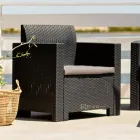 Wohnzimmer mit 1 Sofa, 2 Sesseln und 1 Couchtisch mit Sitzkissen - Maschine Viadurini