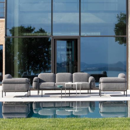 Wohnzimmer im Freien mit Sofa und 2 Sesseln aus Stoff Made in Italy - Suki Viadurini