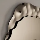 Geformter Spiegel mit Einsatz aus gesprenkeltem Glas, hergestellt in Italien - Amata Viadurini