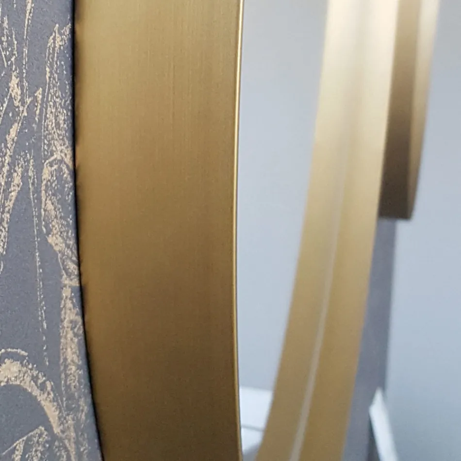 Runder Wandspiegel mit Metallrahmen in verschiedenen Farben und LED-Licht - Renga Viadurini