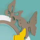 Runder Spiegel aus modernem Design aus farbigem Holz mit Schmetterlingen - Beat Viadurini