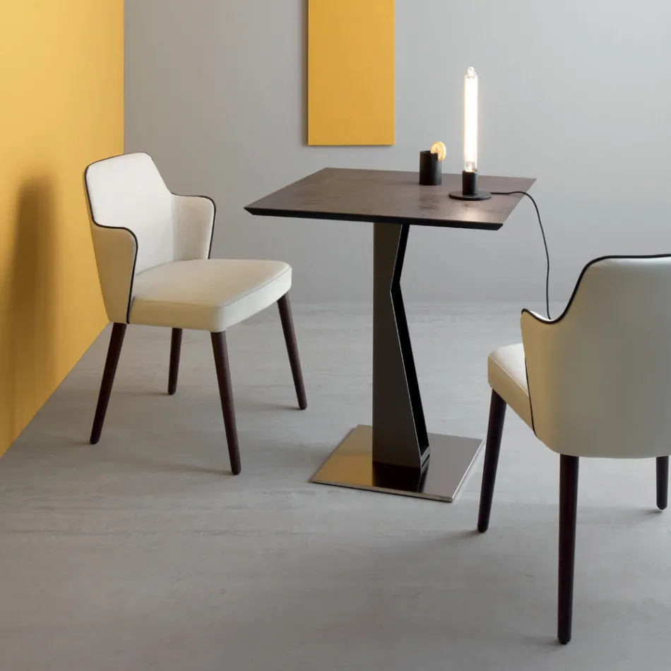 Hoher quadratischer Couchtisch aus schrägem Metall und matter Keramikplatte - Coriko Viadurini