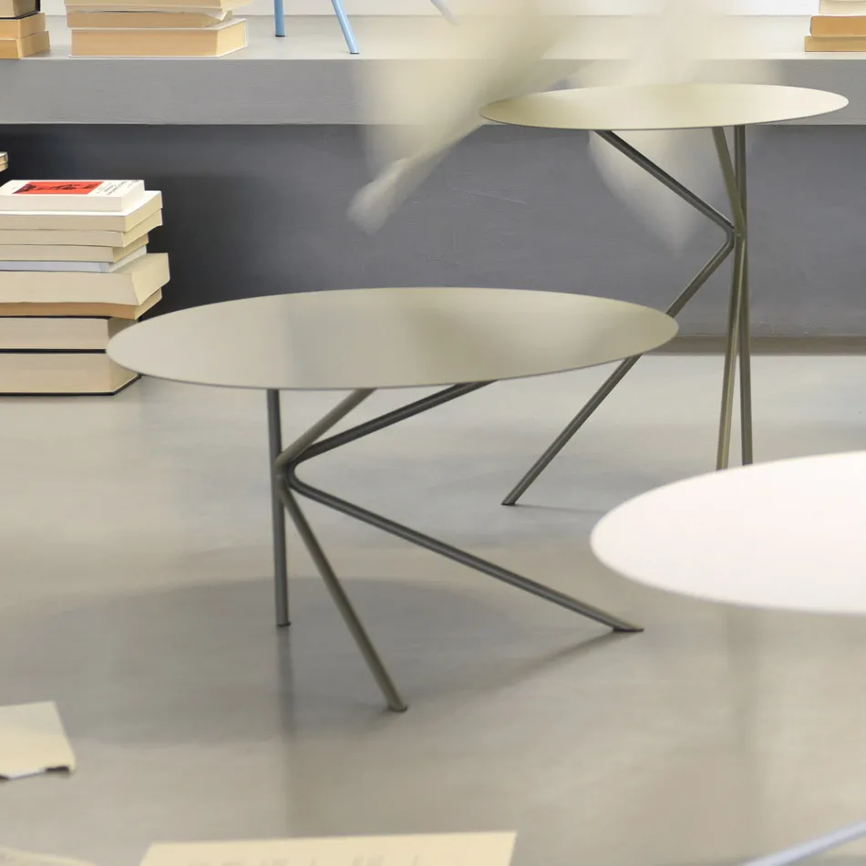 Runder Couchtisch aus Metall, Design in verschiedenen Farben und 2 Größen - Olesya Viadurini