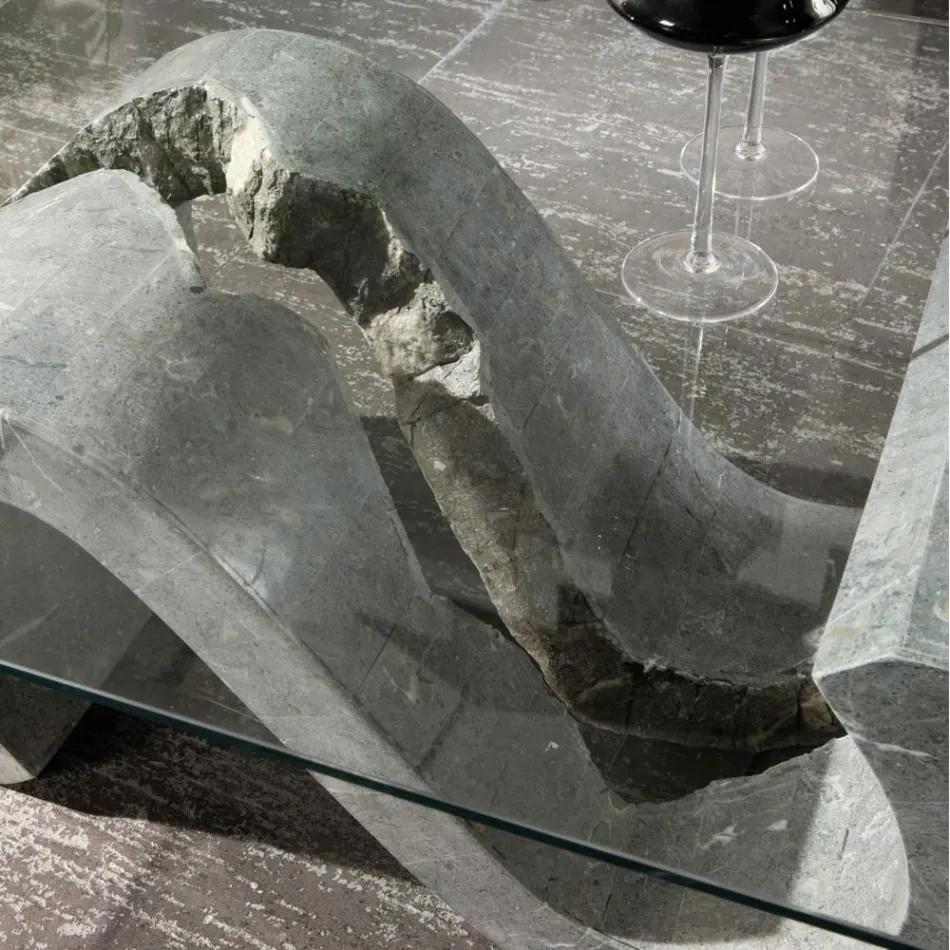Couchtisch aus gehärtetem Glas mit Sockel aus Fossilstein – Jordan Viadurini