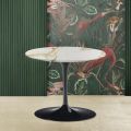Eero Saarinen H 39 Couchtisch mit goldener Calacatta-Marmorplatte, hergestellt in Italien – Scarlet